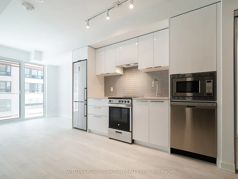 18 Maitland Ter #902 — Photo 3