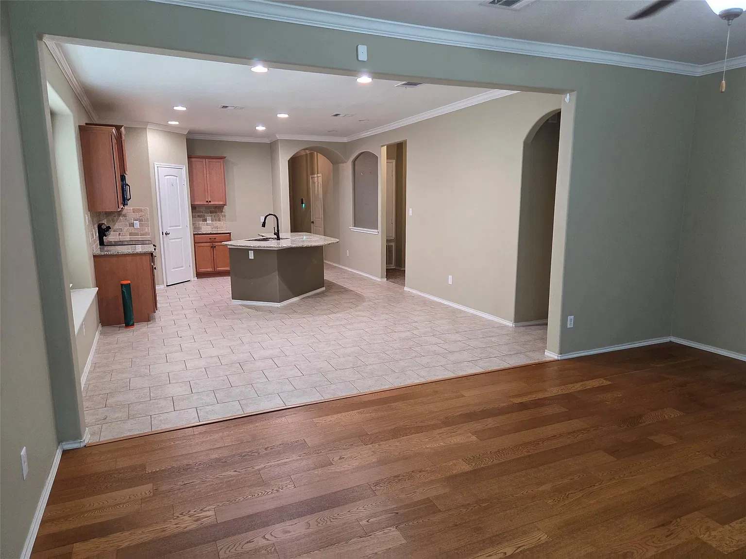4 bed, 2.0 bath, 1718 sqft, $1,995 — Photo 3
