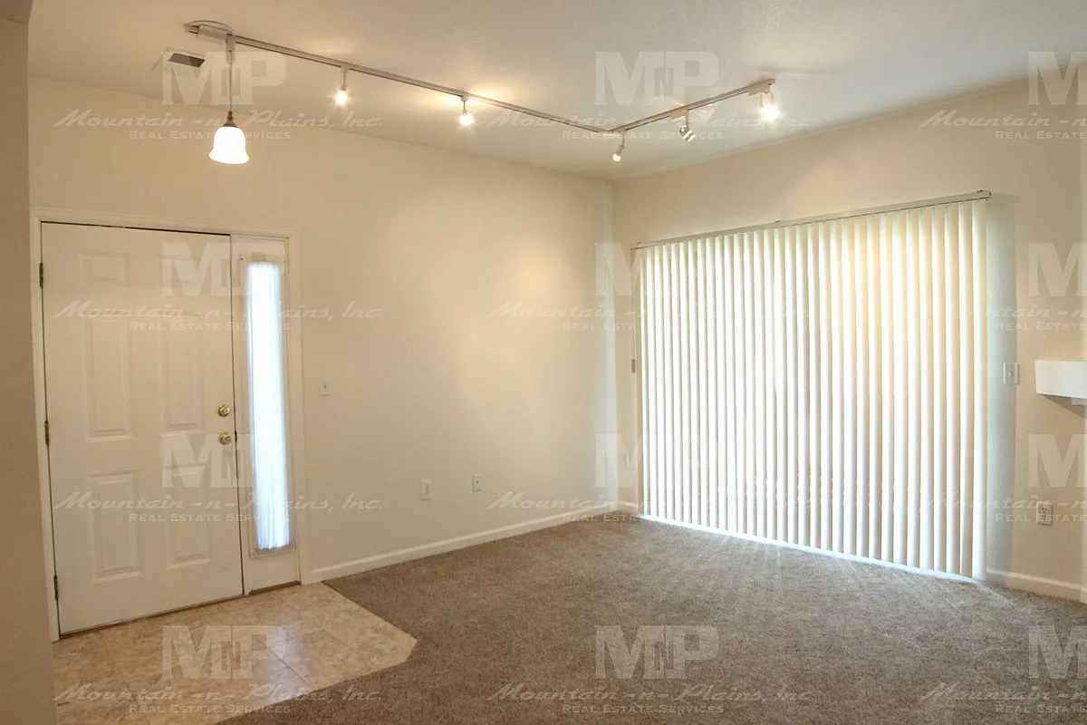 Building Photo - 5225 White Willow Dr #C120