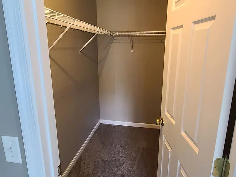 230 Crown Ct — Photo 31