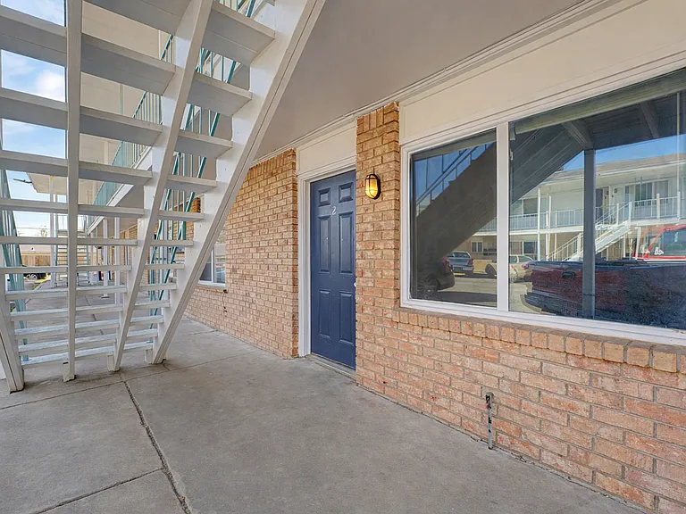 Evanston Apartments — Photo 24