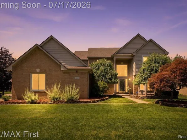 50443 Middle River Dr, Macomb, MI 48044