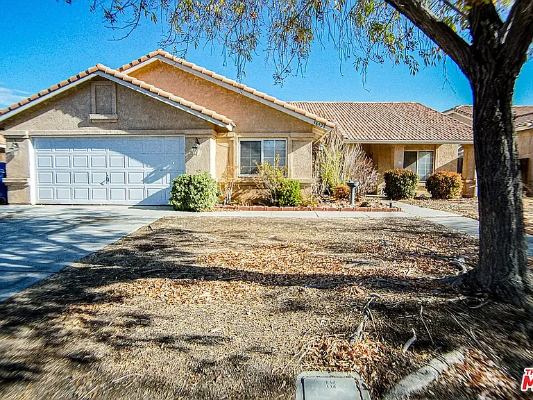 38922 Emerson Dr — Photo 1