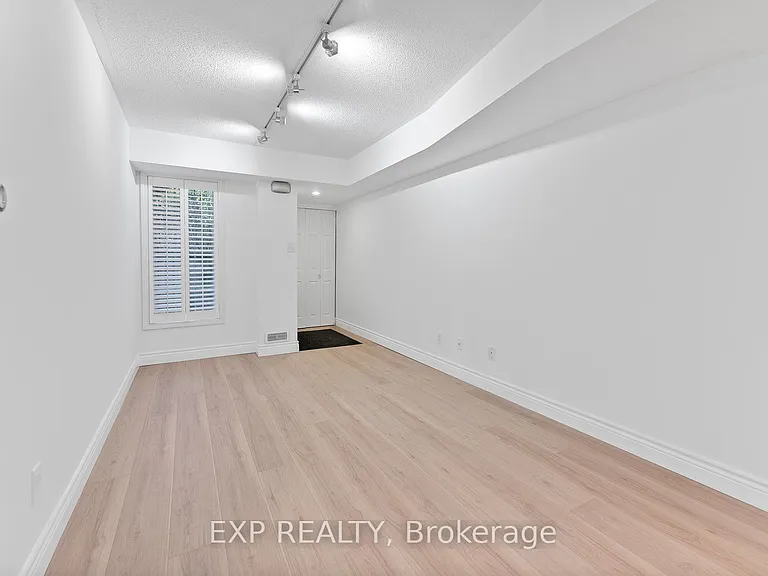 12 B Portland St #Townhouse B — Photo 7