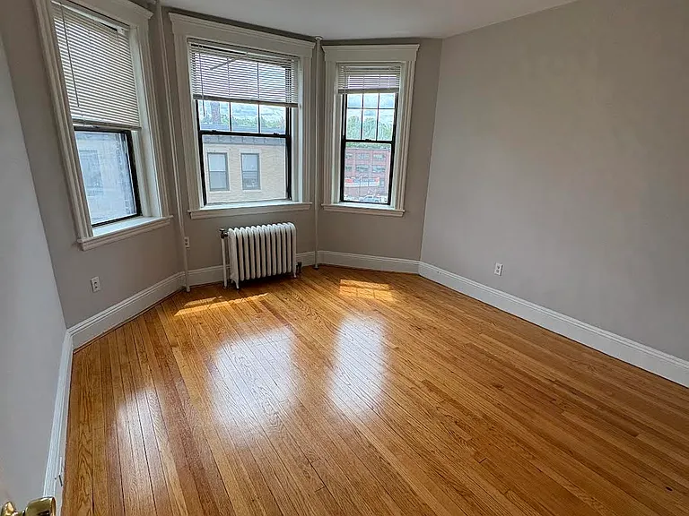 2 Sutherland Rd #41 — Photo 18