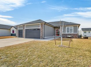 2590 Serenity Dr, Waukee, IA 50263