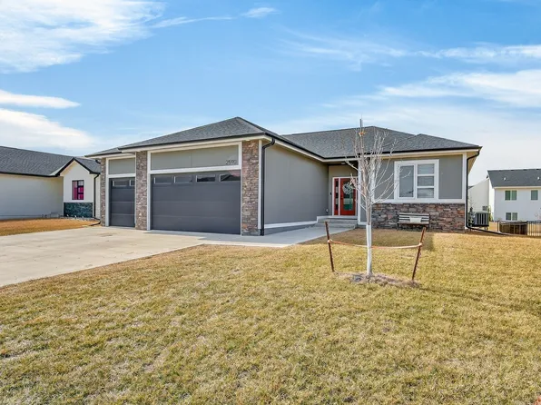 2590 Serenity Dr, Waukee, IA 50263