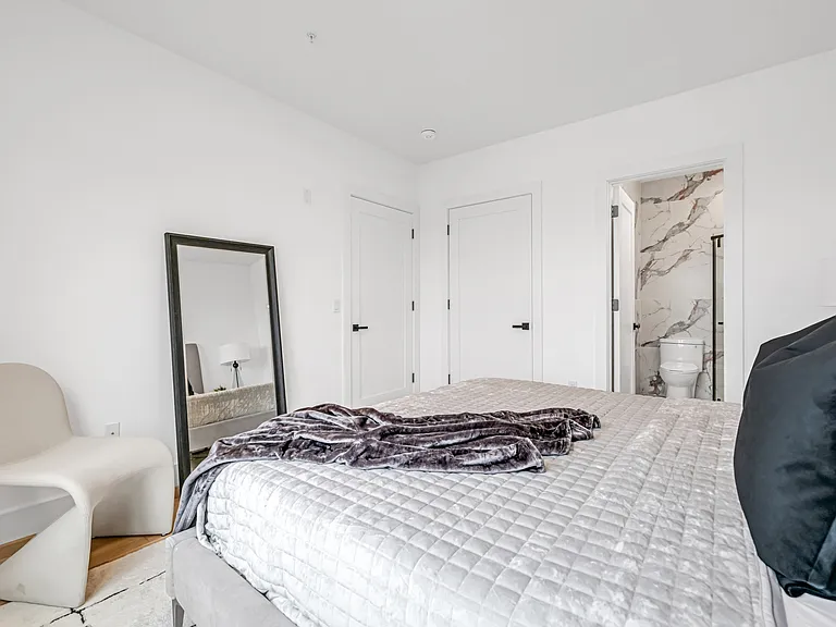 651 38th St #Penthouse 10 — Photo 15