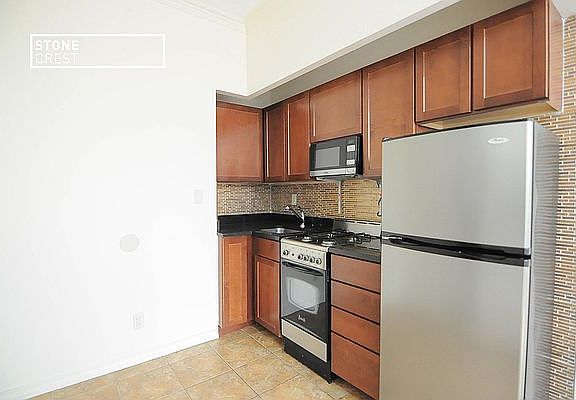 3rd image of 304 W 92nd St APT 3B