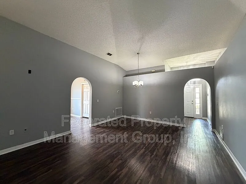 3 bed, 2.0 bath, 1874 sqft, $1,775 — Photo 4