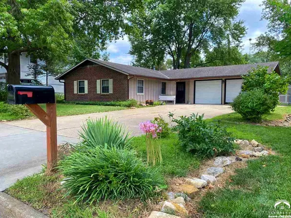 2512 Lazy Brook Ln, Lawrence, KS 66047