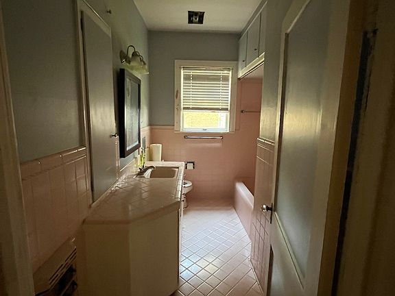 4th image of 358 N Jefferson St