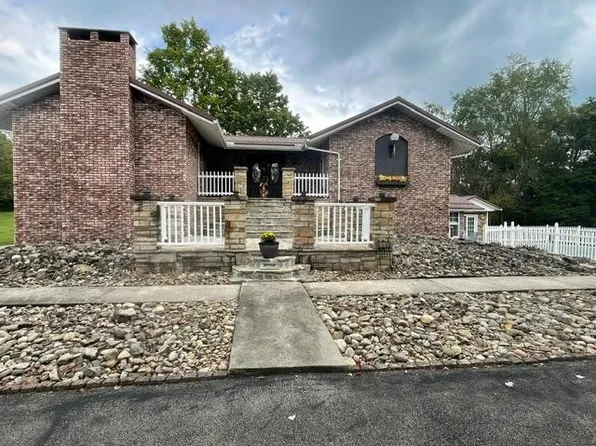 581 Tippecanoe Rd, Smock, PA 15480