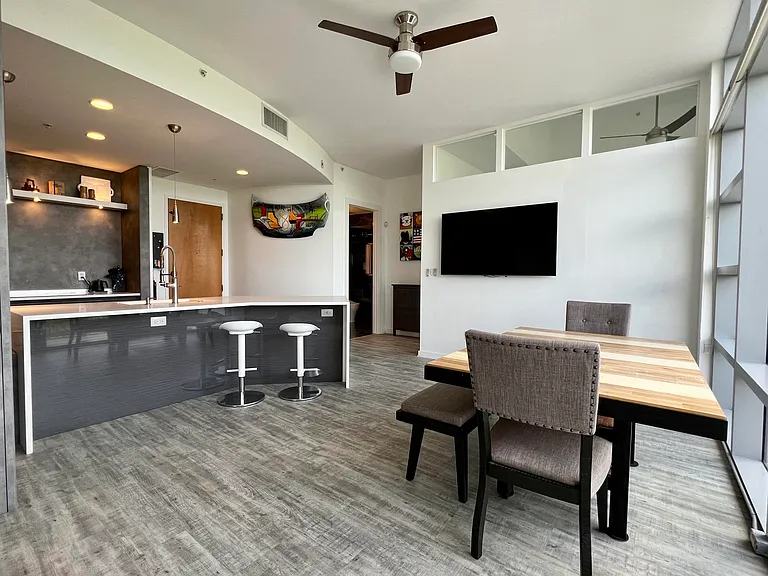 335 SE 6th Ave #402 — Photo 3
