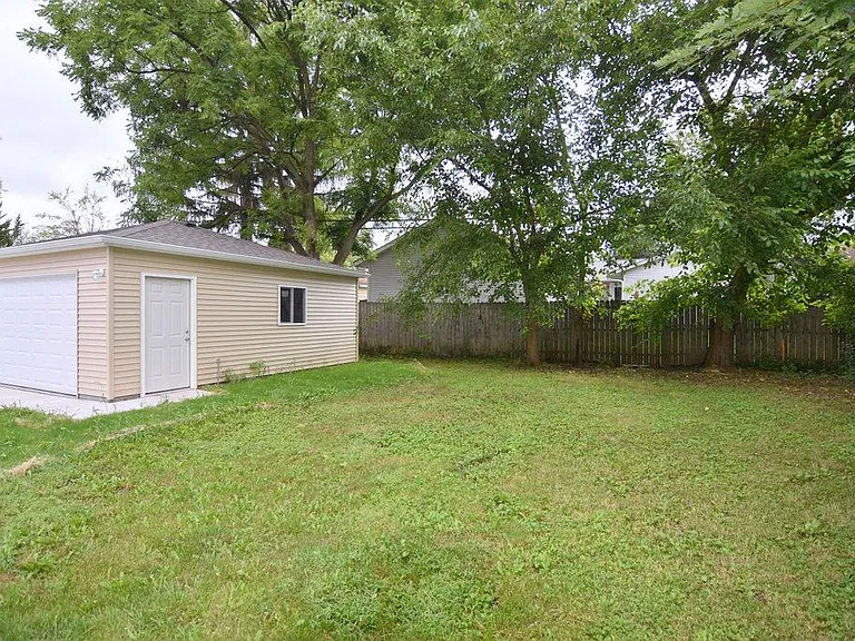 105 S Bartlett Rd — Photo 7