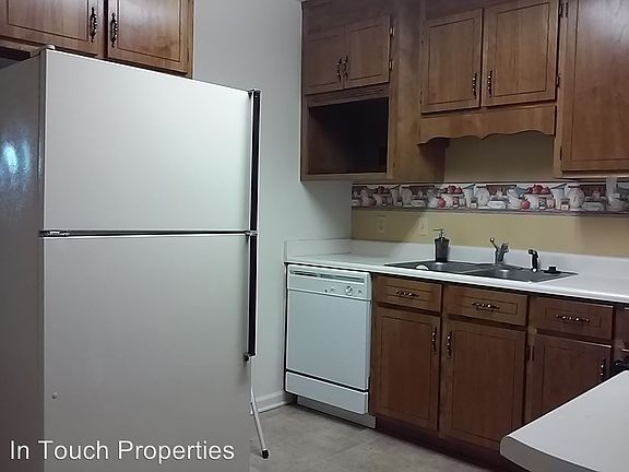 3rd image of 1820A Plum St