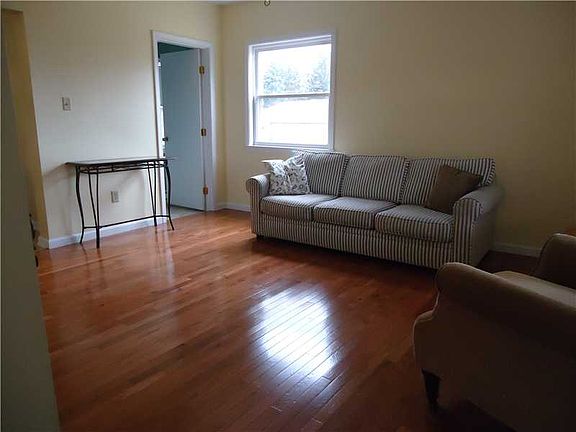 4th image of 38 Cooper Ave
