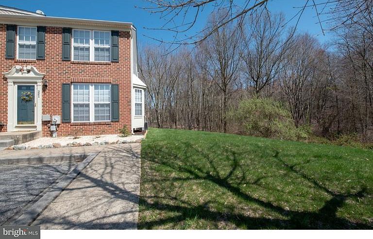 1st image of 321 S Bridlewood Dr