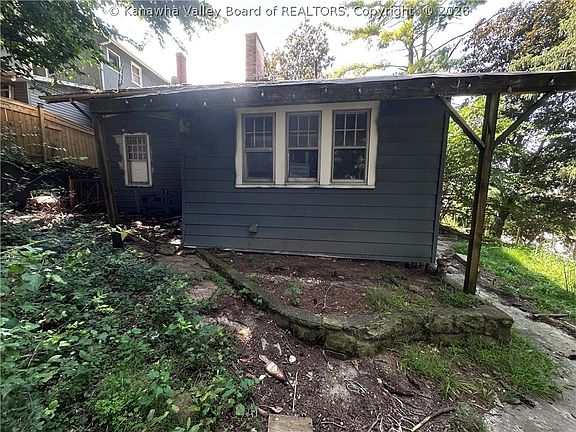 5th image of 818 Orchard St