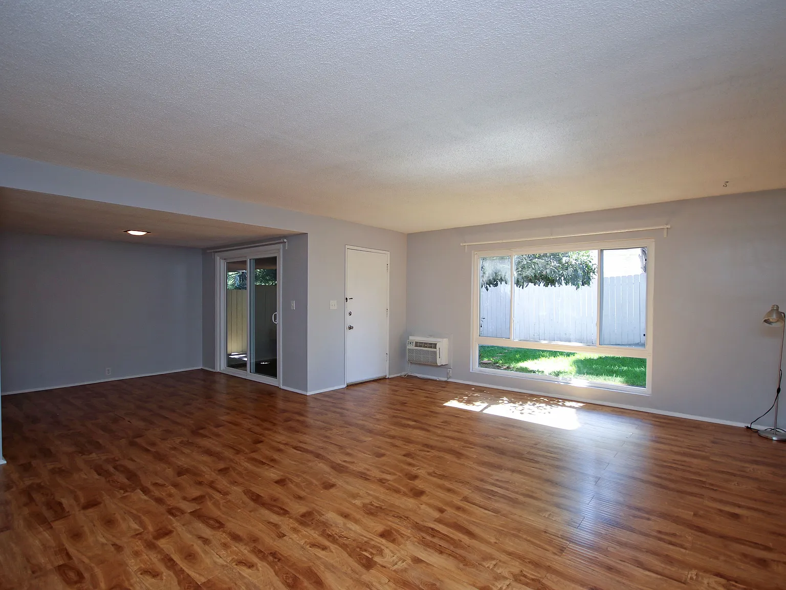 2 bed, 1000 sqft, $2,595 — Photo 3