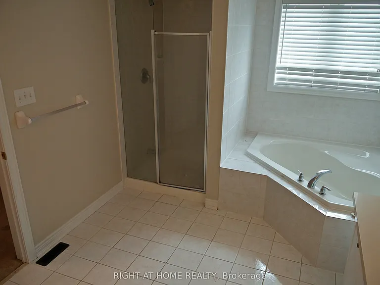 39 Daleridge Cres — Photo 15