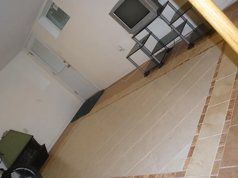 610 Houston Ct — Photo 3
