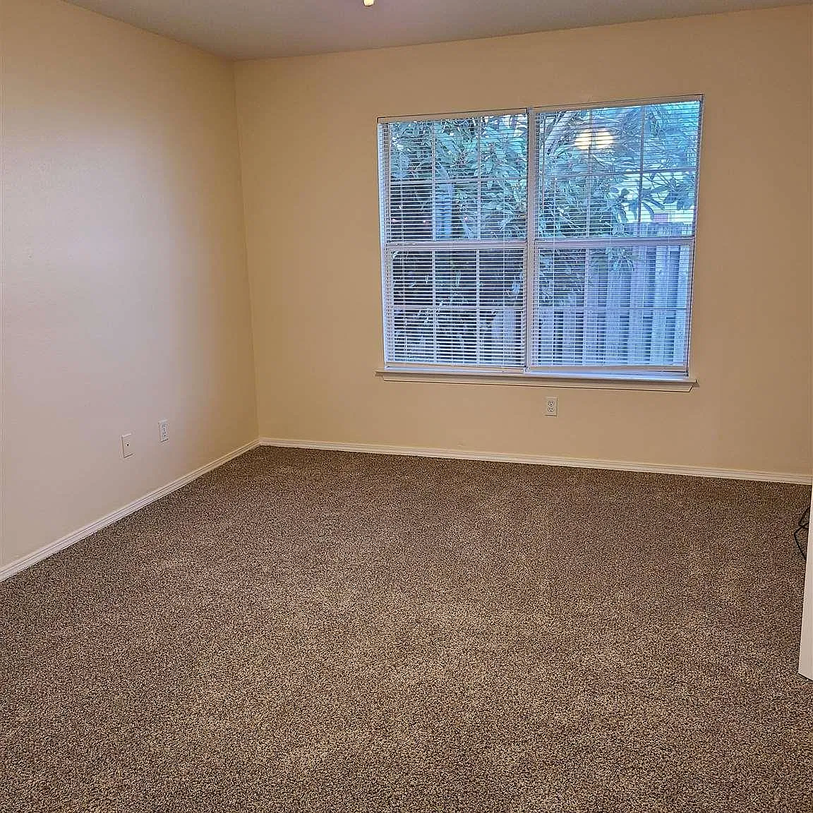 3 bed, 1827 sqft, $1,875 — Photo 4