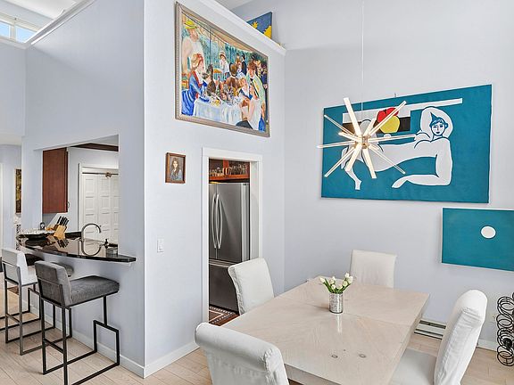 4th image of 514 Pantigo Rd APT 22