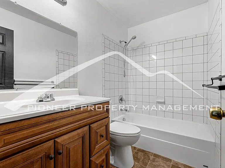 2902 W Short Pl — Photo 14