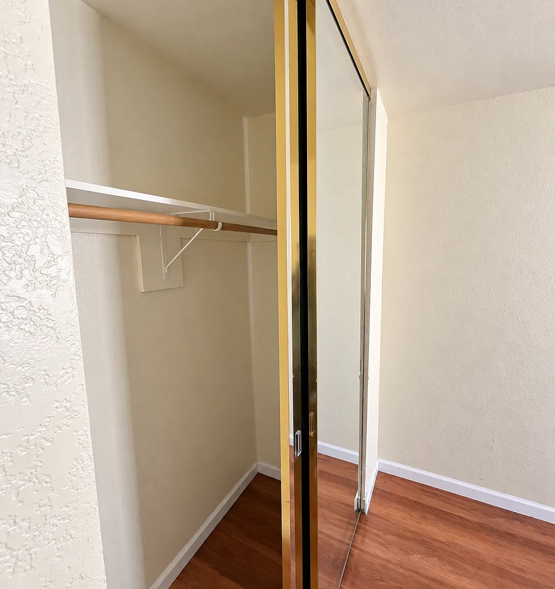 3 bed, 1100 sqft, $2,500 — Photo 4
