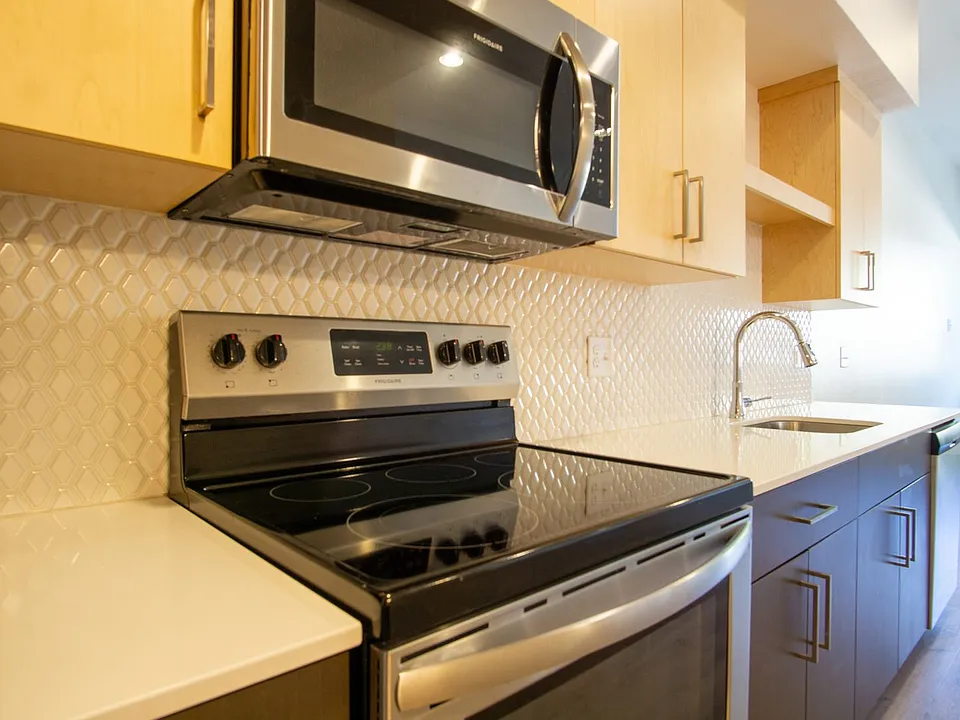 6015 S Virginia Ave #305