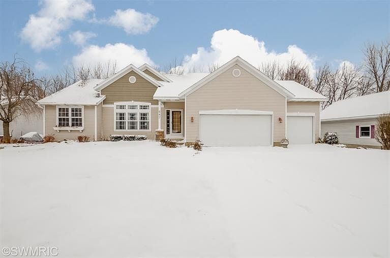 1st image of 647 Jasmine Dr