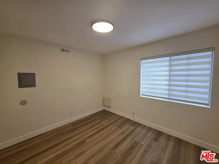 535 W 4th St #110 — Photo 15