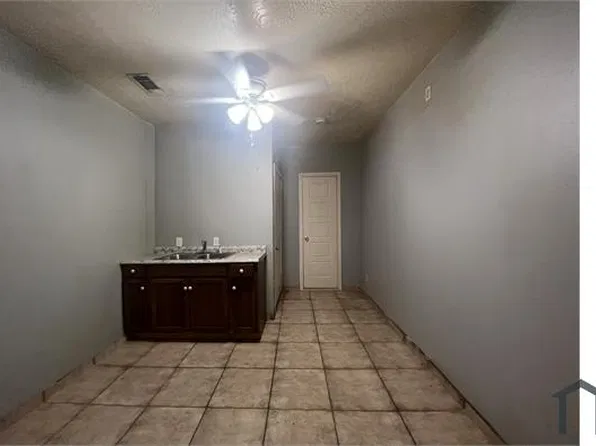 8169 Garland St #B, Houston, TX 77017
