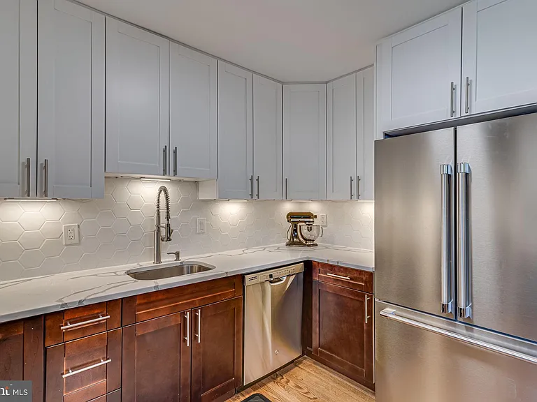 3 Groves Ave — Photo 15