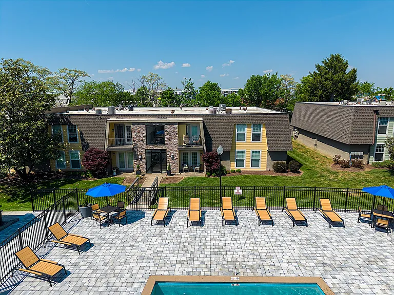 District at Hurstbourne — Photo 30