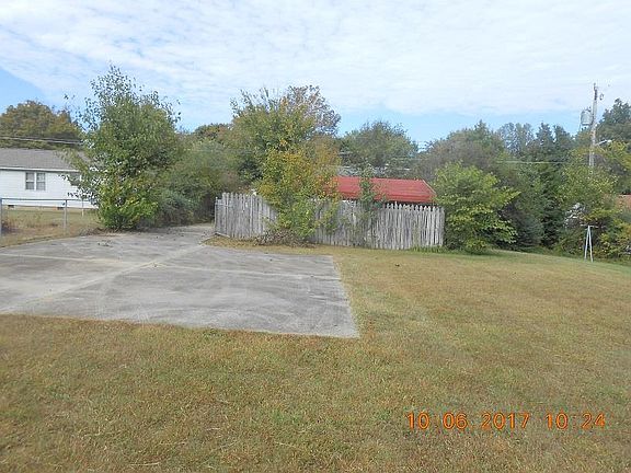 2nd image of 423 Highland Cir