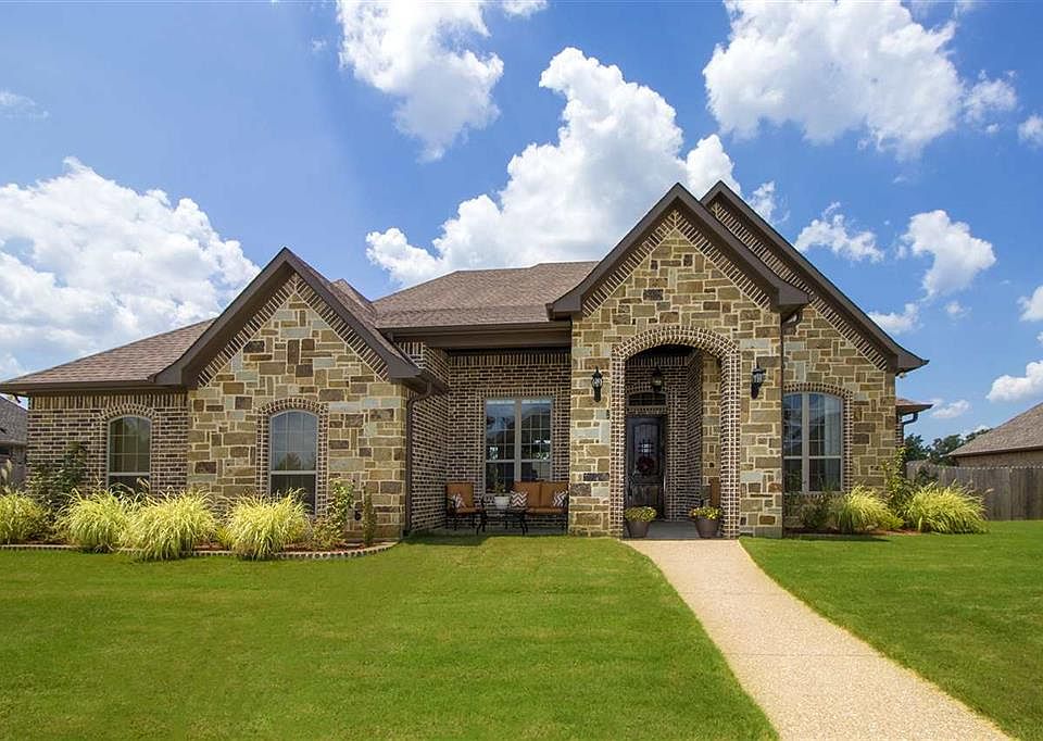 1st image of 107 New Braunfels Ln