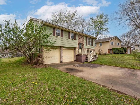 2nd image of 808 Manor Ct