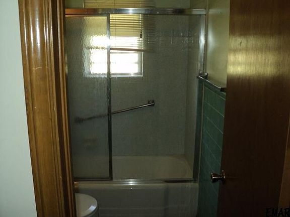 5th image of 476 E York Ave