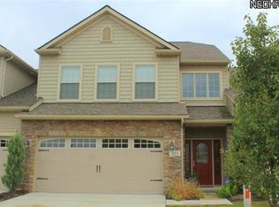 321 Lakewick Ln, Willowick, OH 44095