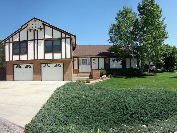 Front yard on quiet Cul-De-Sac