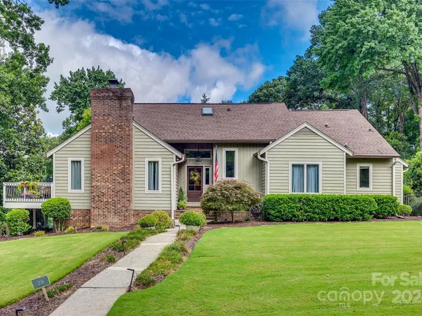 29 Commodore Point Rd, Clover, SC 29710