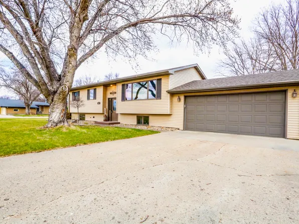 1208 N Harrison St, Aberdeen, SD 57401