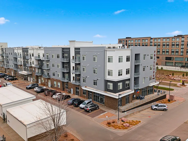 Phillips Avenue Lofts — Photo 24