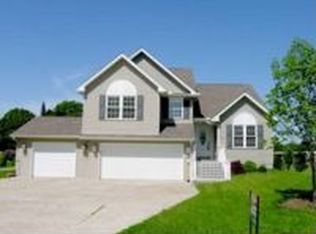 2490 Costa Dr, Galesburg, IL 61401