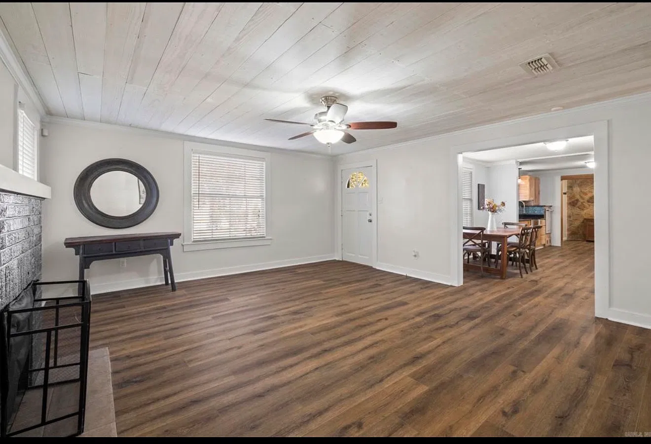 3 bed, 2200 sqft, $2,300 — Photo 4