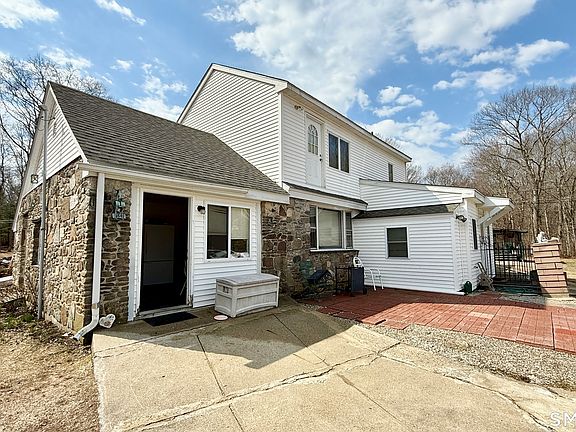4th image of 306 Chestnut Hill Road