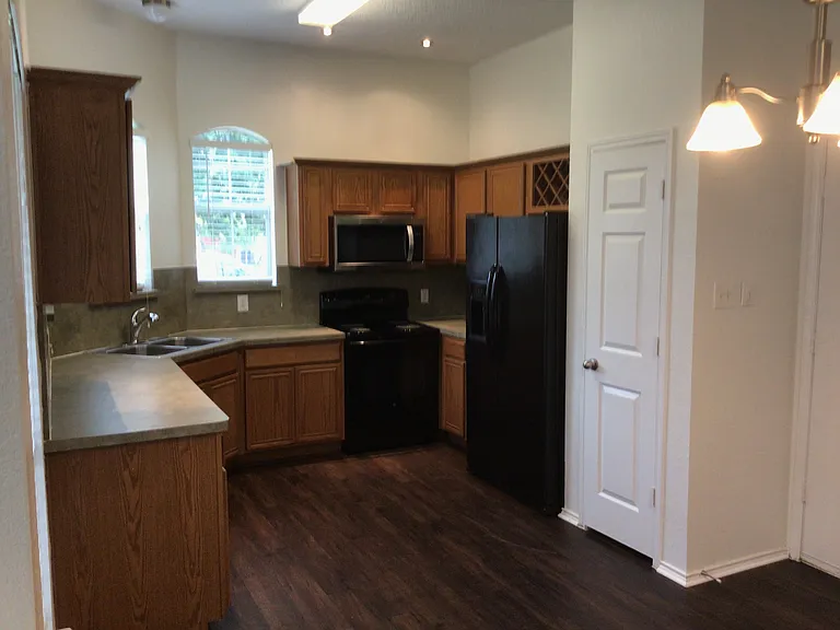 505 Judy Ln — Photo 3