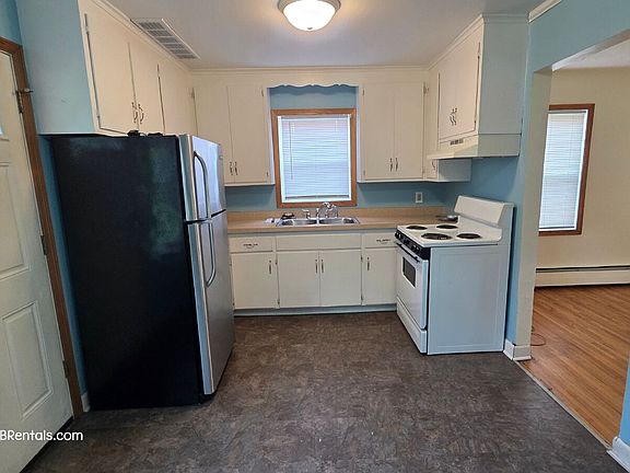 5th image of 727 Thomas Ave N #2